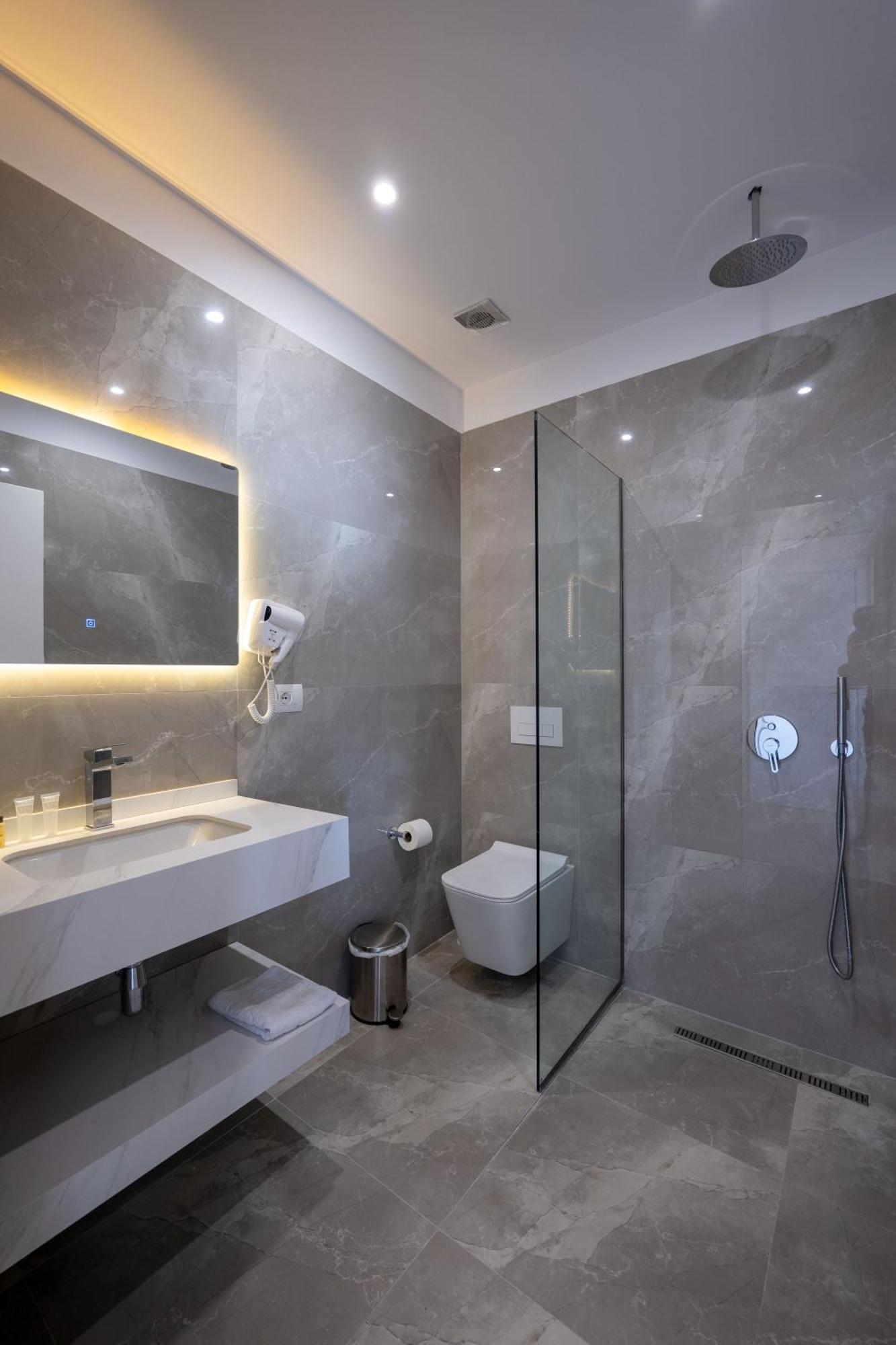 New Heaven Hotel Sarande Bagian luar foto