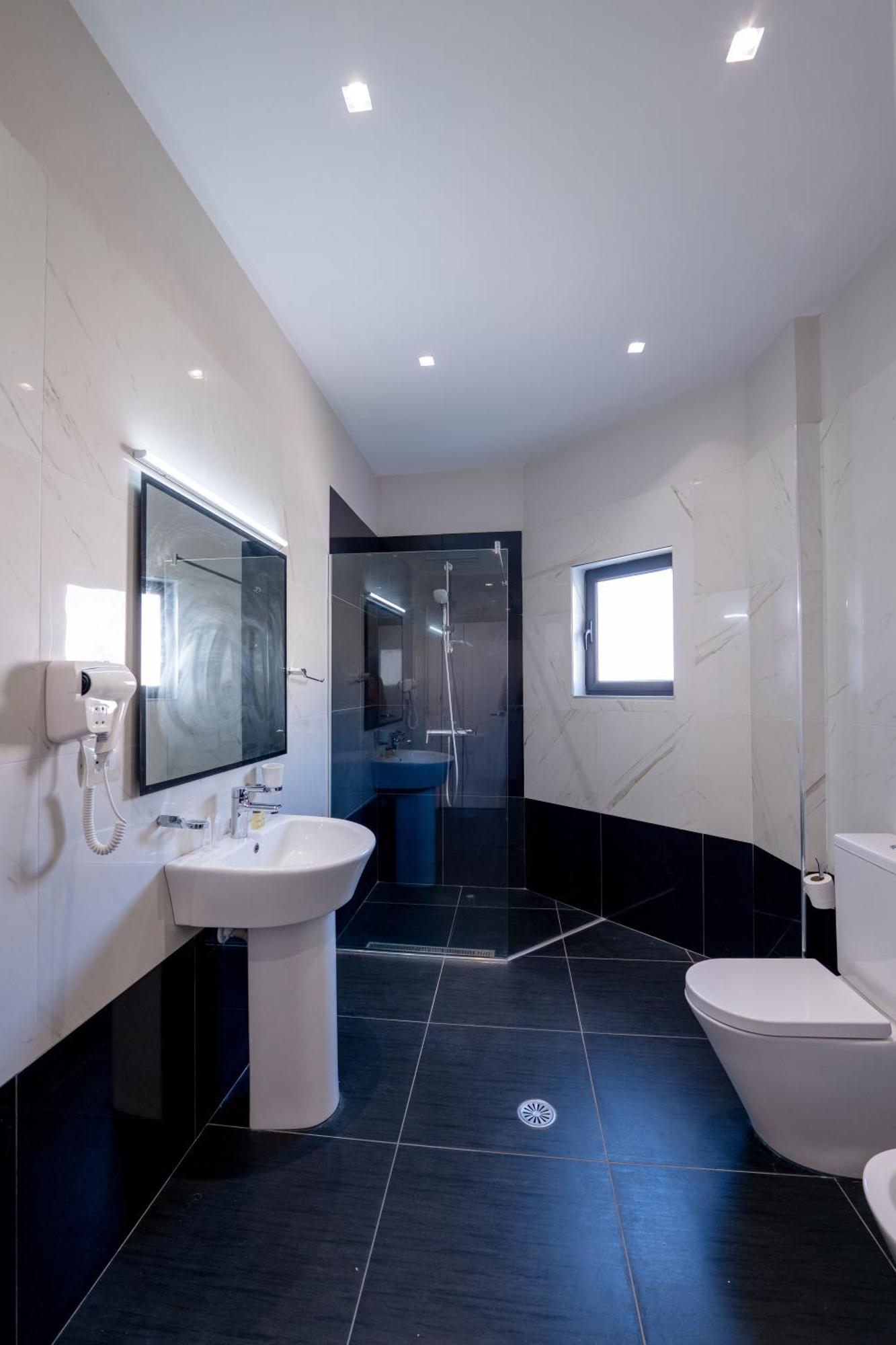 New Heaven Hotel Sarande Bagian luar foto